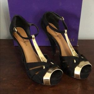 Madden Girl Hopeee Black and Gold Heel